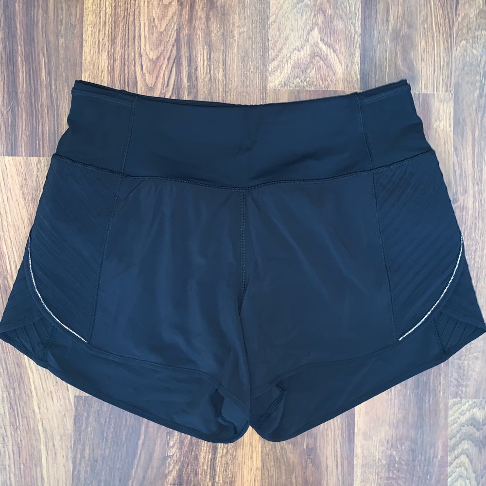 NWOT RARE Black Ruffle Scallop Shorts